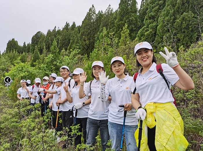 友元团队登山合影